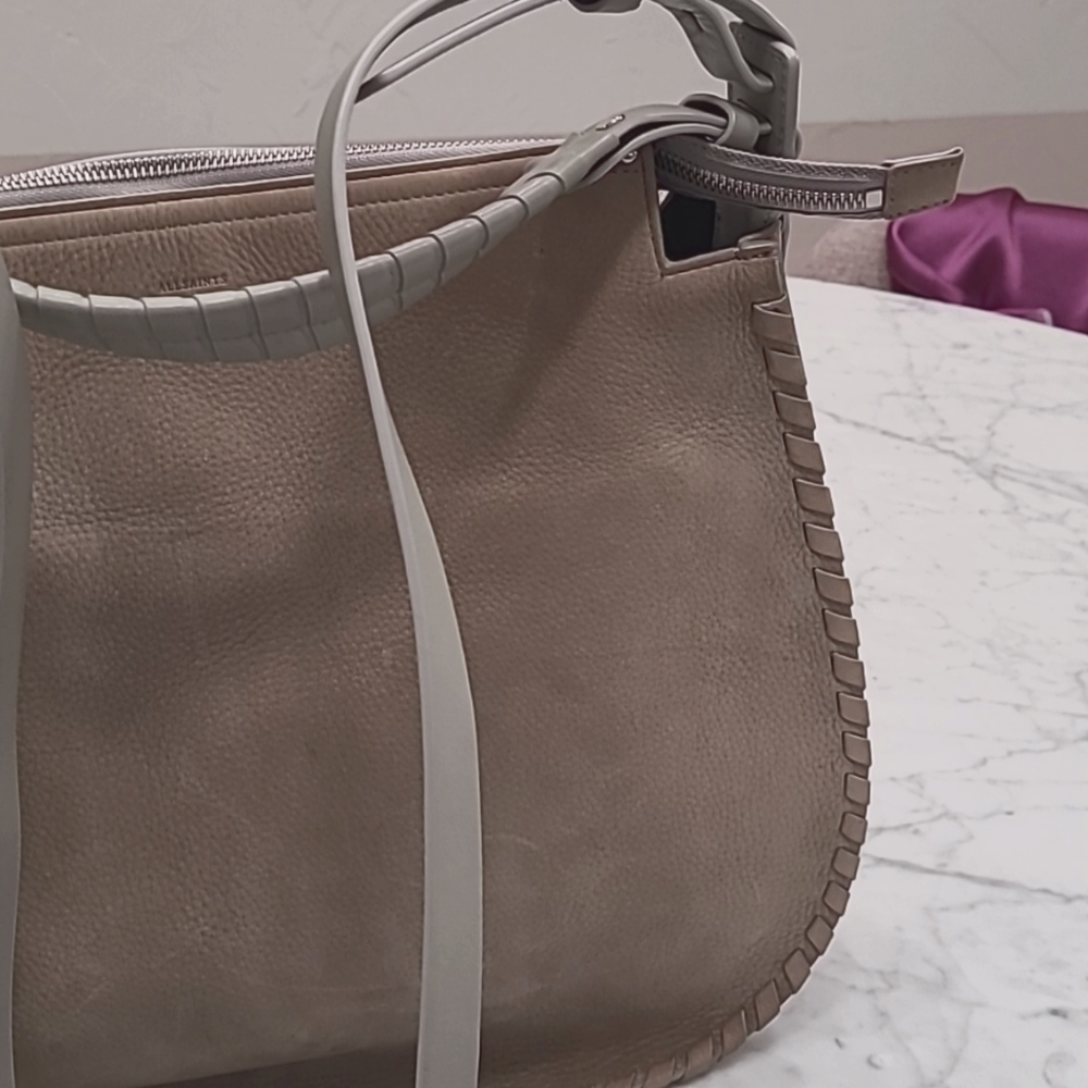 Handbag - Picture 3 of 9